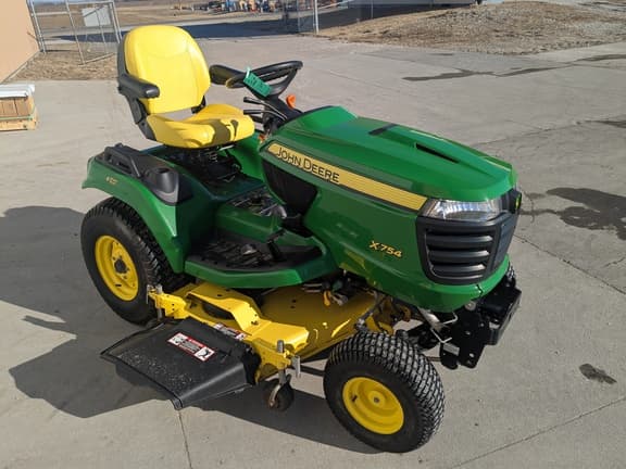 Image of John Deere X754 equipment image 1