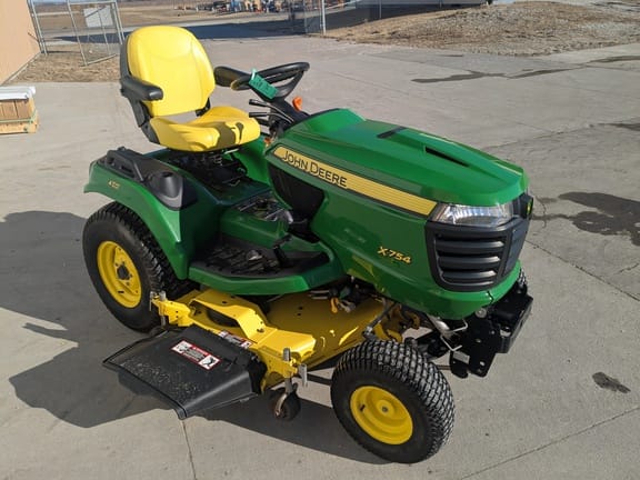 2018 John Deere X754 Equipment Image0