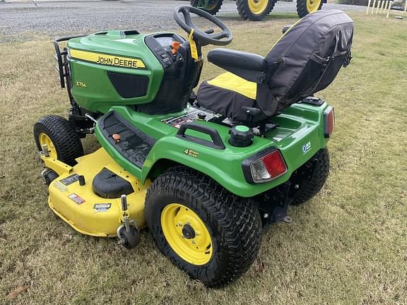 Image of John Deere X754 equipment image 3