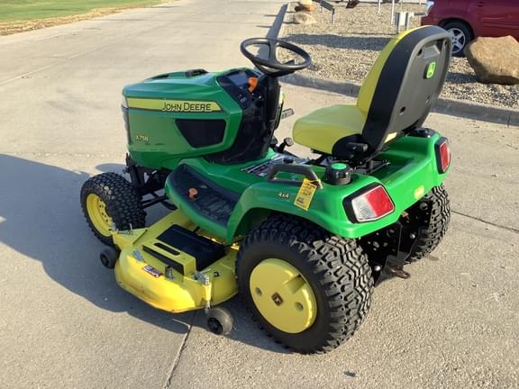 Image of John Deere X758 equipment image 3