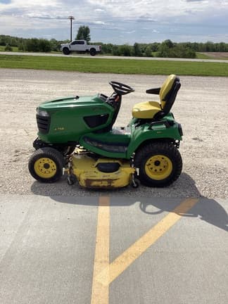 Image of John Deere X758 equipment image 3