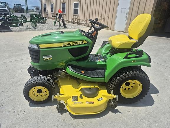 Image of John Deere X758 equipment image 4