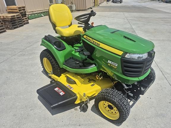 Image of John Deere X758 equipment image 3