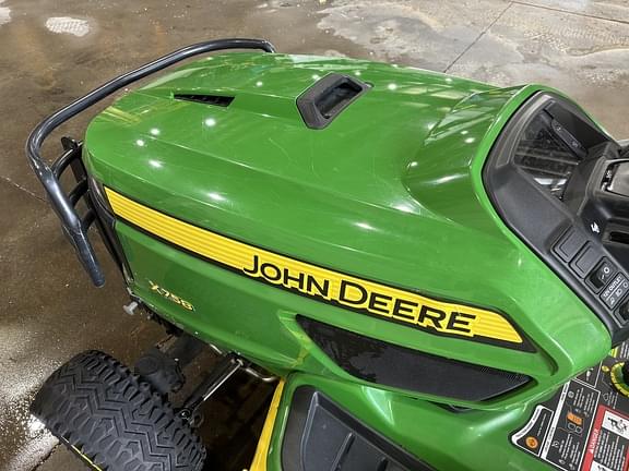 Image of John Deere X758 equipment image 4