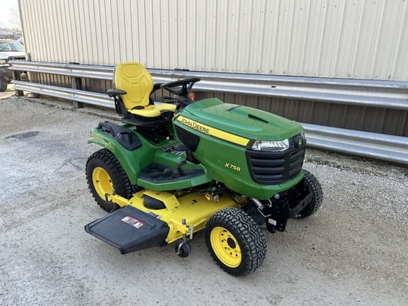Image of John Deere X758 equipment image 3