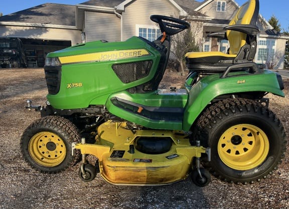 2018 John Deere X758 Equipment Image0