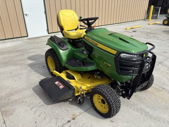 2018 John Deere X758 Equipment Image0