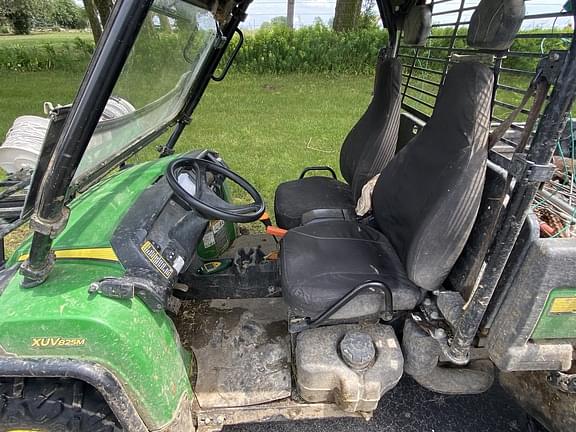 Image of John Deere XUV 825M equipment image 4