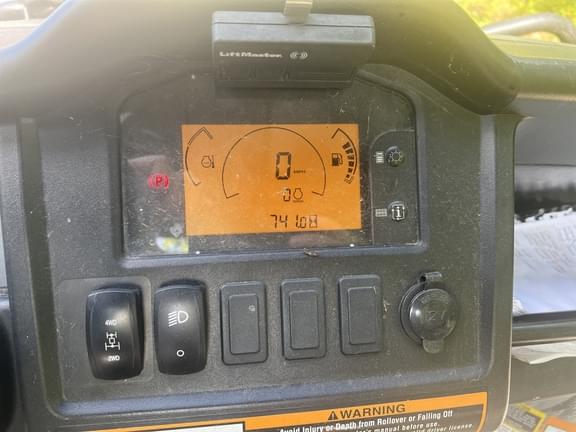 Image of John Deere XUV 825M equipment image 2