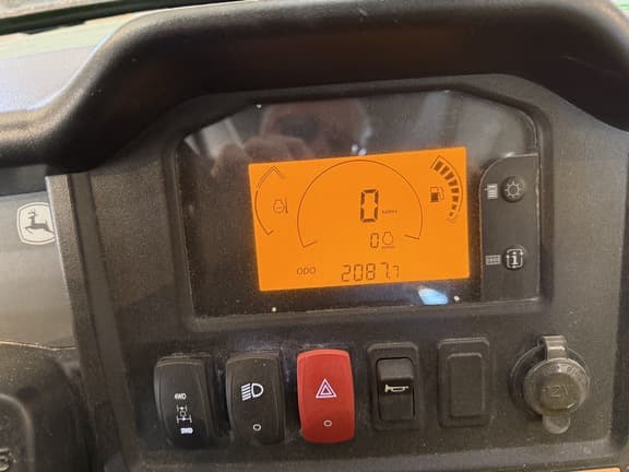 Image of John Deere XUV 825M S4 equipment image 3