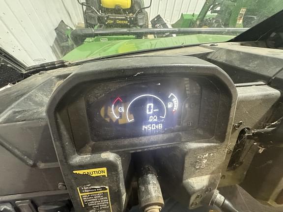 Image of John Deere XUV 835M equipment image 4