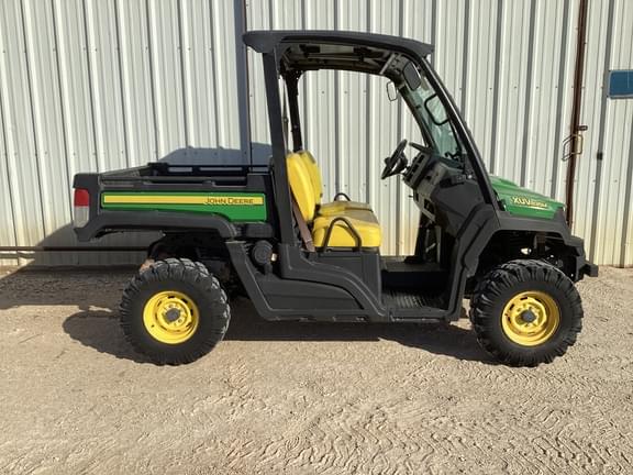 Image of John Deere XUV 835M equipment image 1