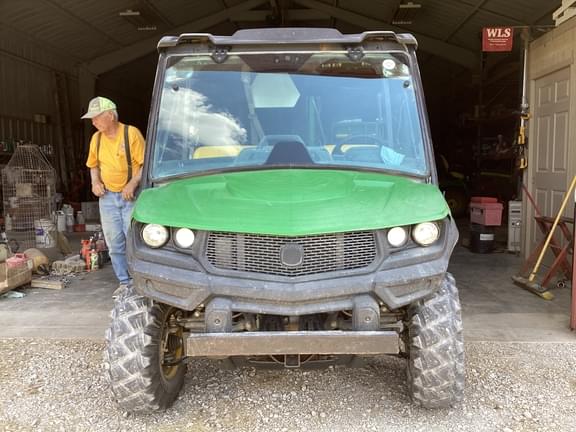 Image of John Deere XUV 835M equipment image 2
