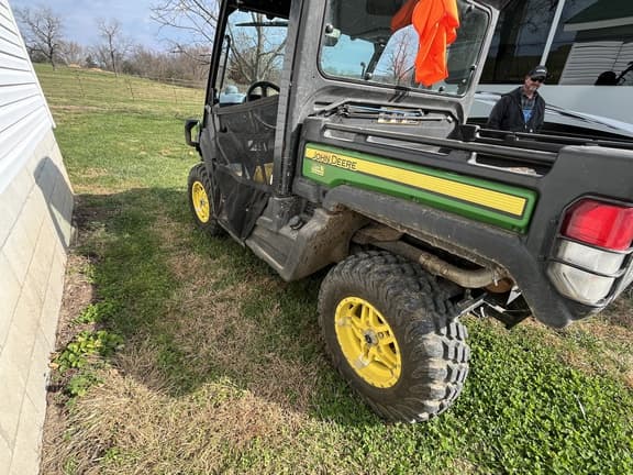 Image of John Deere XUV 835M equipment image 4