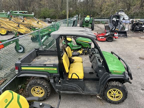 Image of John Deere XUV 835M equipment image 3