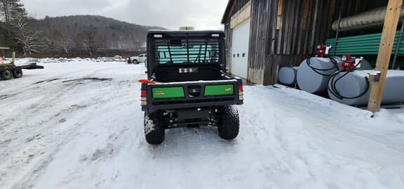 Image of John Deere XUV 835M equipment image 1