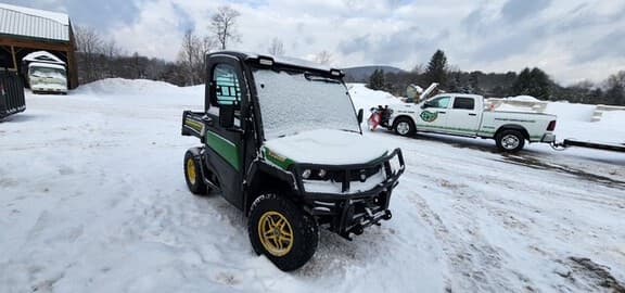 Image of John Deere XUV 835M equipment image 2