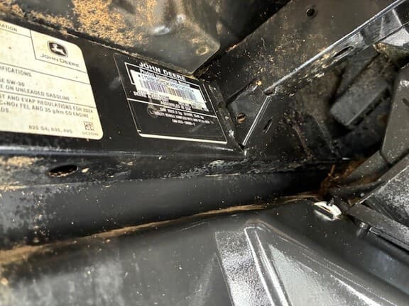 Image of John Deere XUV 835M equipment image 2