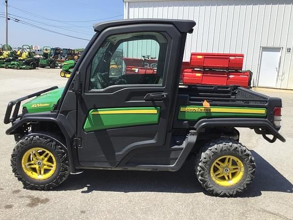 Image of John Deere XUV 835M equipment image 1