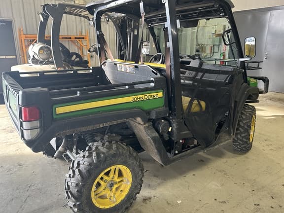Image of John Deere XUV 835M equipment image 2