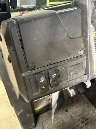 Image of John Deere XUV 835M equipment image 3