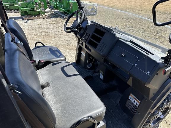 Image of John Deere XUV 835M equipment image 2