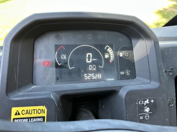 Image of John Deere XUV 835M equipment image 2