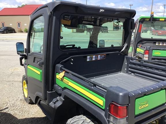 Image of John Deere XUV 835M equipment image 1