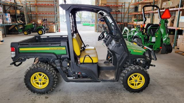 Image of John Deere XUV 835M equipment image 1