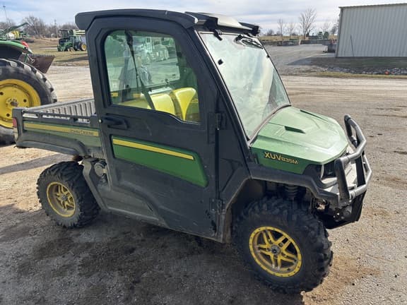 Image of John Deere XUV 835M equipment image 1