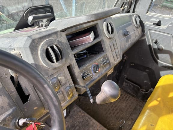 Image of John Deere XUV 835M equipment image 3