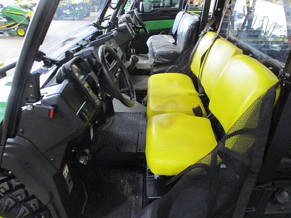 Image of John Deere XUV 835M equipment image 3