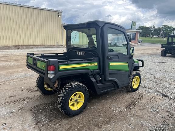 Image of John Deere XUV 835M equipment image 1