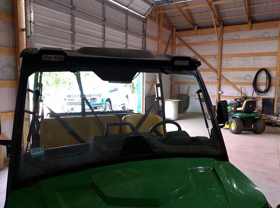 Image of John Deere XUV 835M equipment image 1