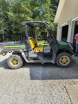 Image of John Deere XUV 835M equipment image 1