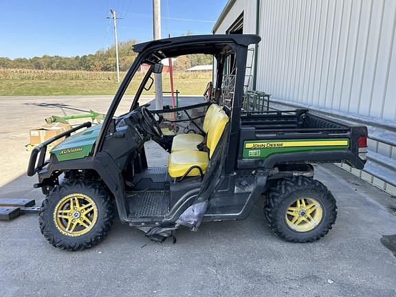 Image of John Deere XUV 835M equipment image 2