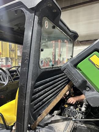 Image of John Deere XUV 835M equipment image 4