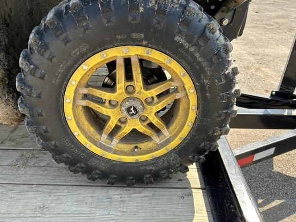 Image of John Deere XUV 835M equipment image 2