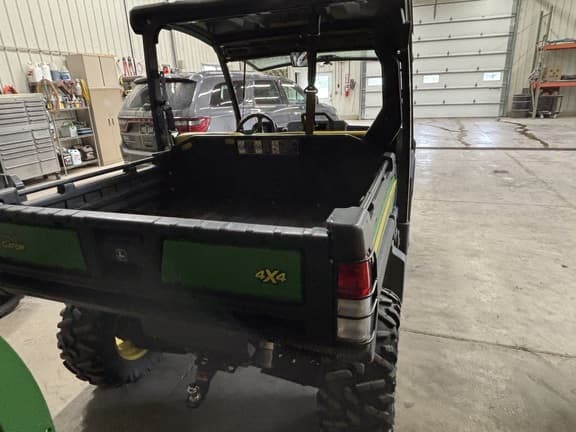 Image of John Deere XUV 835M equipment image 4