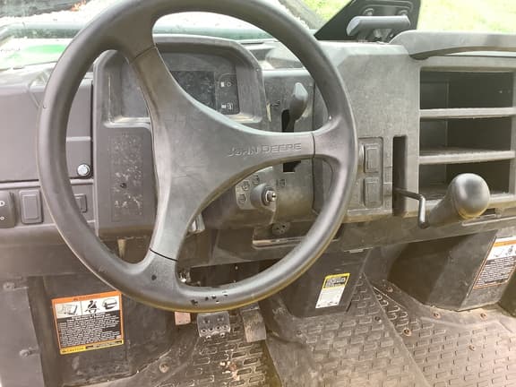 Image of John Deere XUV 835M equipment image 2