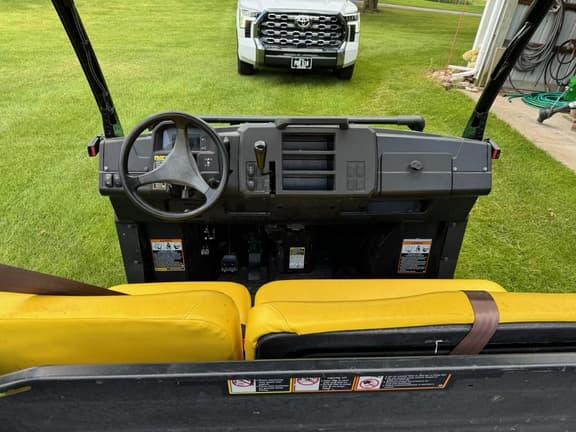 Image of John Deere XUV 835M equipment image 4