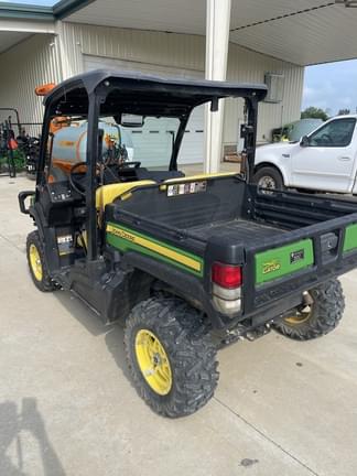 Image of John Deere XUV 835M equipment image 1