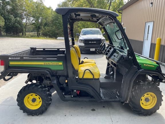 Image of John Deere XUV 835M equipment image 4