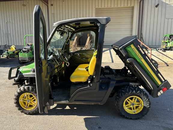 Image of John Deere XUV 835M equipment image 2