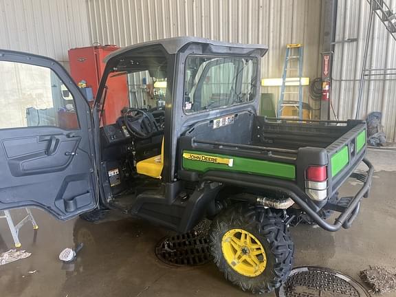 Image of John Deere XUV 835M equipment image 2