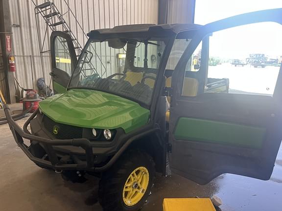Image of John Deere XUV 835M Primary image