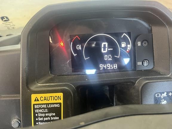 Image of John Deere XUV 835M equipment image 4