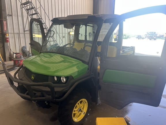 2018 John Deere XUV 835M Equipment Image0