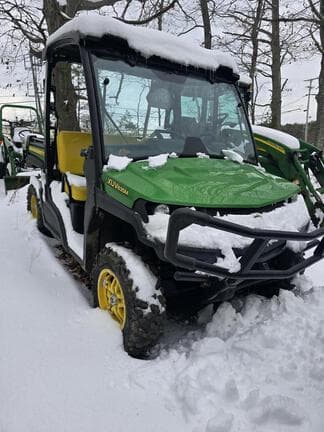 Image of John Deere XUV 835M Primary image
