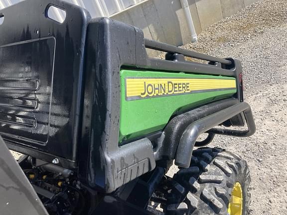 Image of John Deere XUV 835M equipment image 1